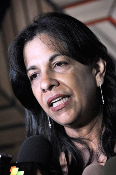 Patricia Rodas La salida debe ser la vía pacífica, y la única vía pacífica que existe en nuestros países para devolverle a los pueblos sus derechos soberanos y su oportunidad de construir un mundo diferente y mejor, son las urnas; ahí mismo los vamos a hacer retroceder, asegura Patricia Rodas