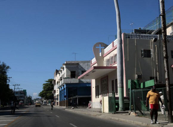 El templo de la Iglesia Evanglica Pentecostal, ubicado en Infanta y Santa Marta, en Centro Habana. Foto: Ismael Francisco