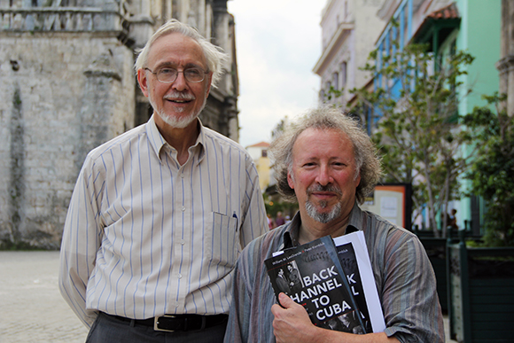 William Leogrande (izquierda) y Peter Kornbluh, en La Habana. Foto: David Vzquez