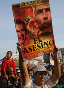 Manifestantes cubanos contra la liberacin de Posada Carriles