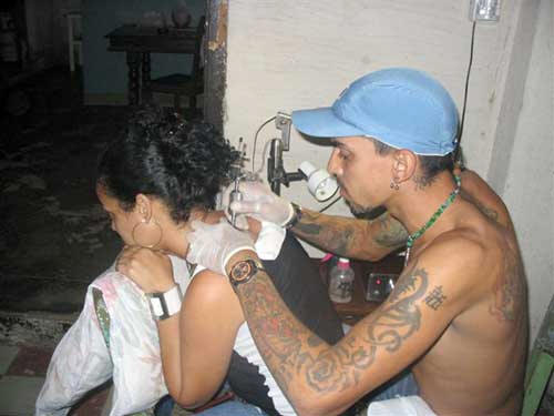  learned the basics and for some time devoted himself to making tattoos.