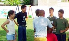 El nio cubano Elin Gonzalez junto a sus compaeritos.