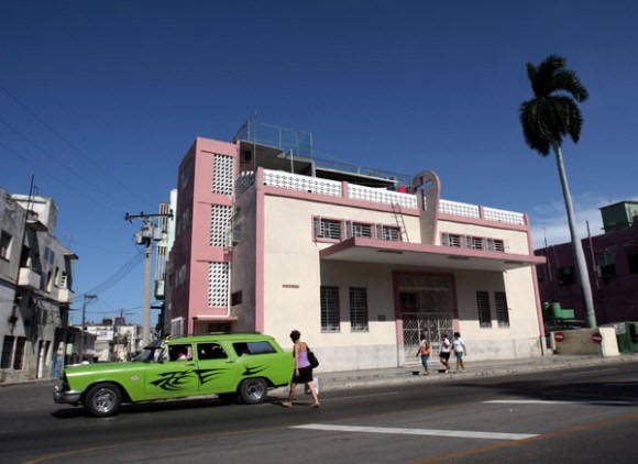 El templo de la Iglesia Evanglica Pentecostal, ubicado en Infanta y Santa Marta, en Centro Habana. Foto: Ismael Francisco