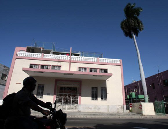 El templo de la Iglesia Evanglica Pentecostal, ubicado en Infanta y Santa Marta, en Centro Habana. Foto: Ismael Francisco